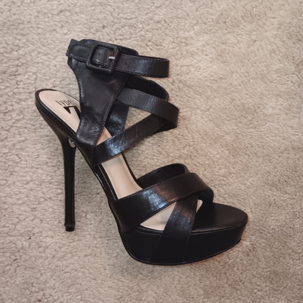 Type Z Amara Black Strappy High Heel Platform Sandals 7.5M NEW in BOX